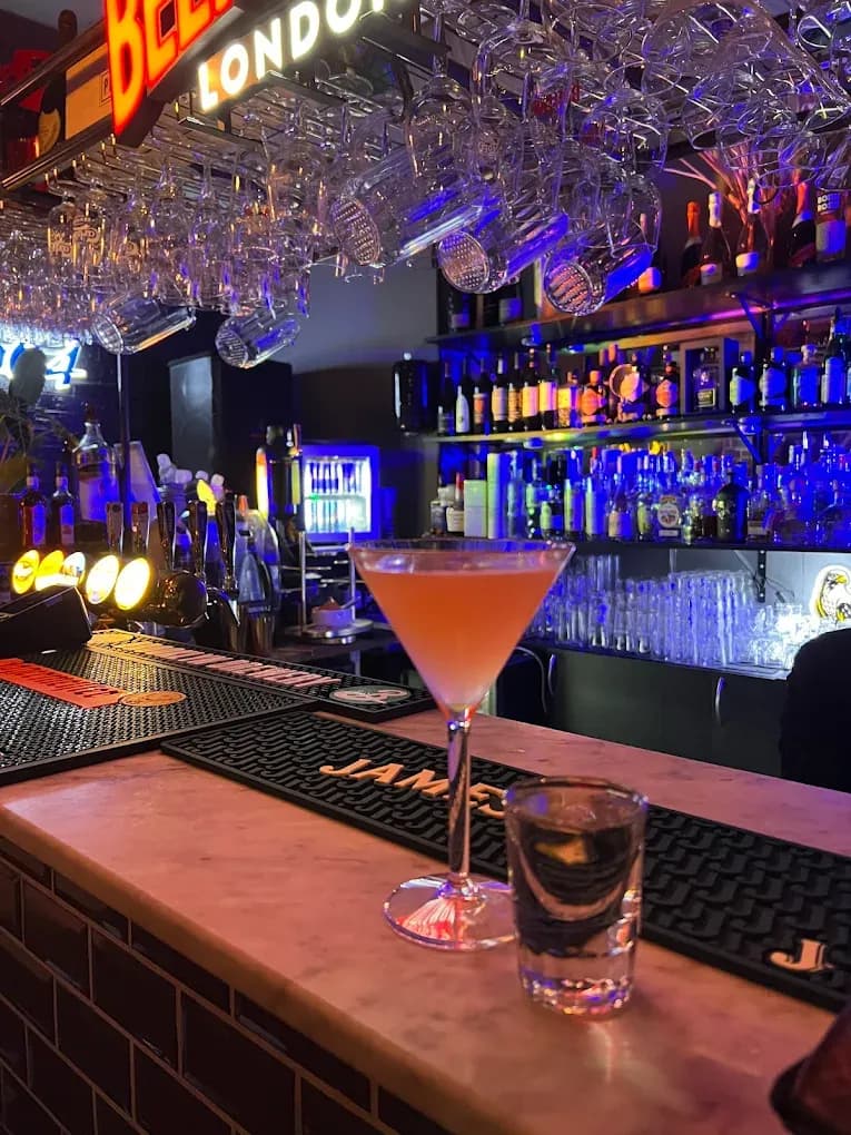 Zoom Bar & Restaurant